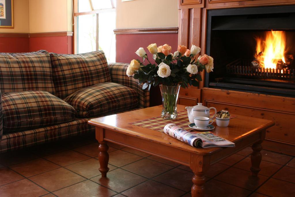 Stellenbosch Lodge Hotel & Conference Centre ภายนอก รูปภาพ